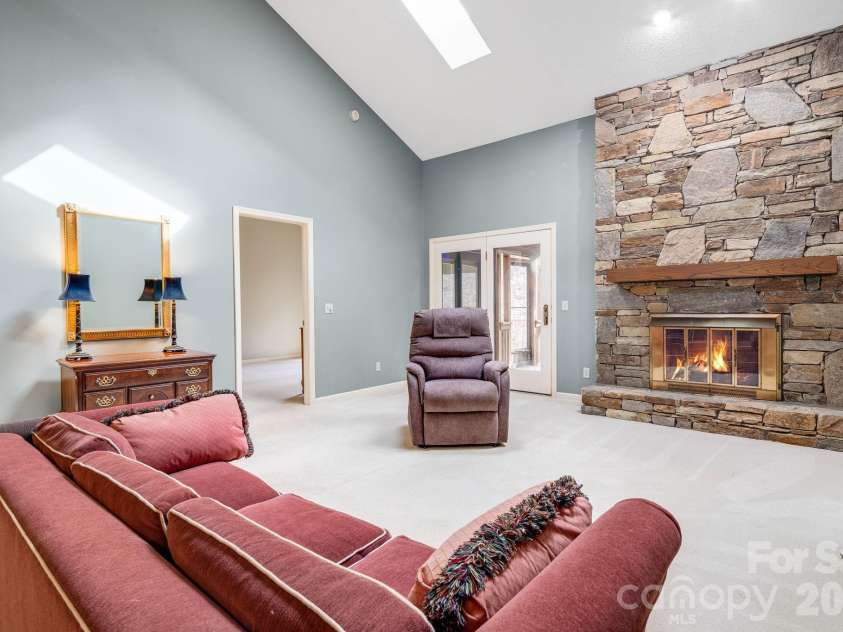 1104 Red Oak Drive, Hendersonville, NC 28791.  MLS# CAR4354614, YatesRealty ID 11078. 