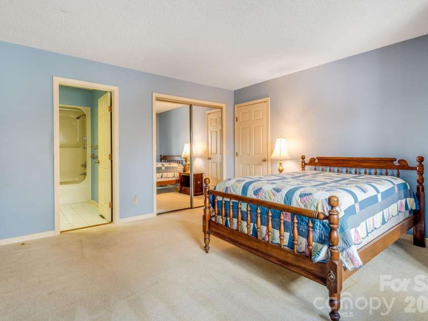 1104 Red Oak Drive, Hendersonville, NC 28791.  MLS# CAR4354614, YatesRealty ID 11078. 