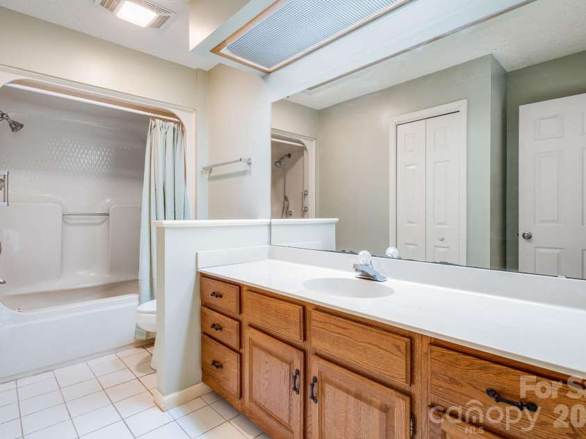 1104 Red Oak Drive, Hendersonville, NC 28791.  MLS# CAR4354614, YatesRealty ID 11078. Primary bath