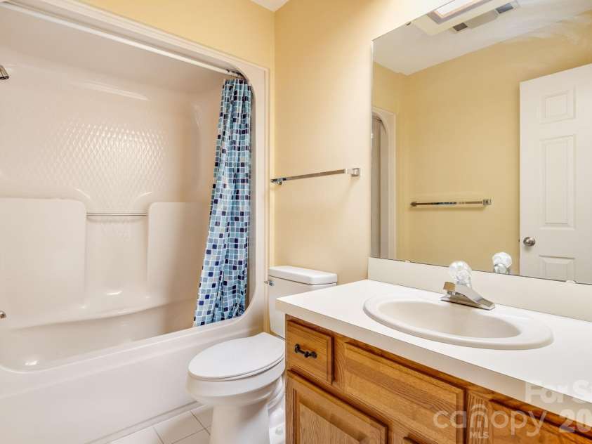 1104 Red Oak Drive, Hendersonville, NC 28791.  MLS# CAR4354614, YatesRealty ID 11078. Upper level full bath.