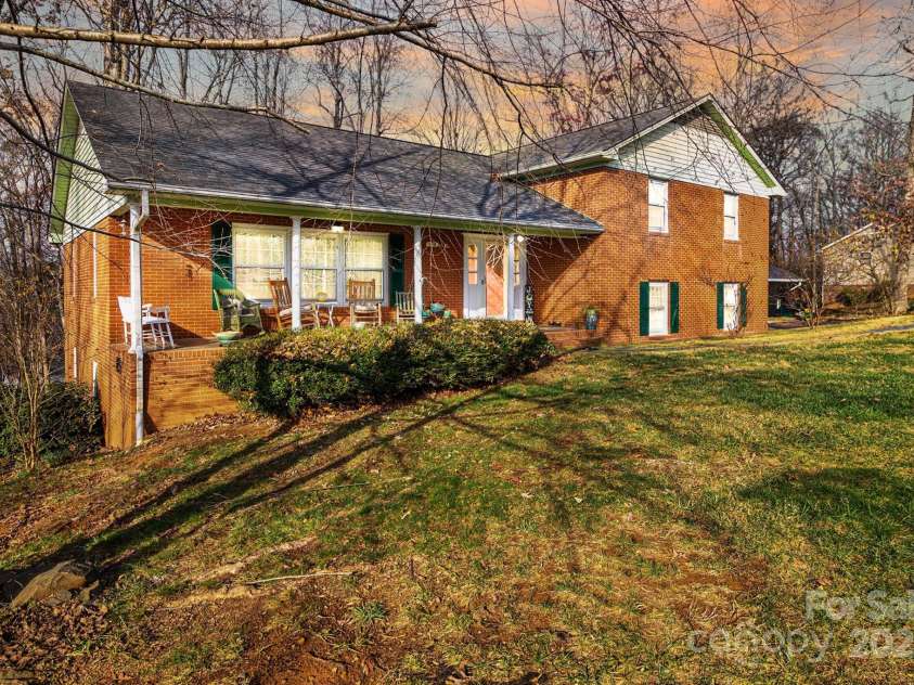 418 Woodcrest Lane, Albemarle, NC 28001.  MLS# CAR4328478, YatesRealty ID 11079. 