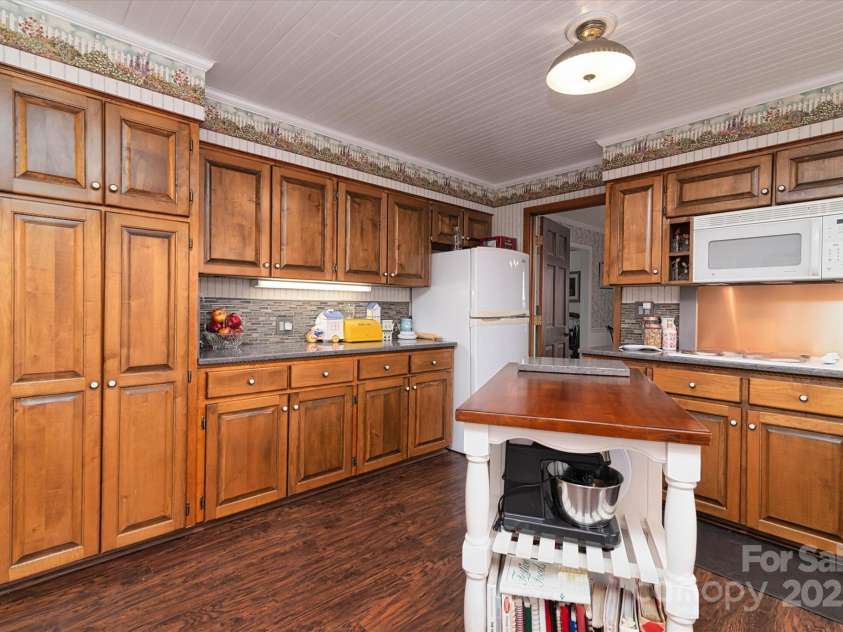 418 Woodcrest Lane, Albemarle, NC 28001.  MLS# CAR4328478, YatesRealty ID 11079. 