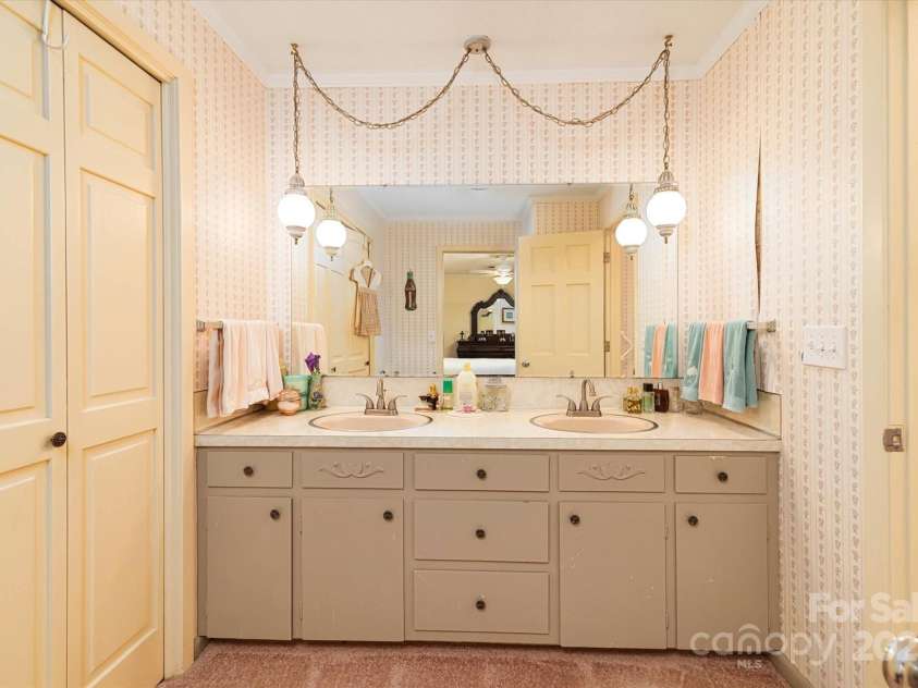 418 Woodcrest Lane, Albemarle, NC 28001.  MLS# CAR4328478, YatesRealty ID 11079. 