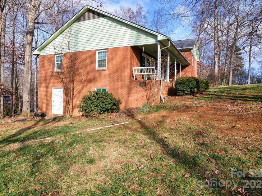 418 Woodcrest Lane, Albemarle, NC 28001.  MLS# CAR4328478, YatesRealty ID 11079. 