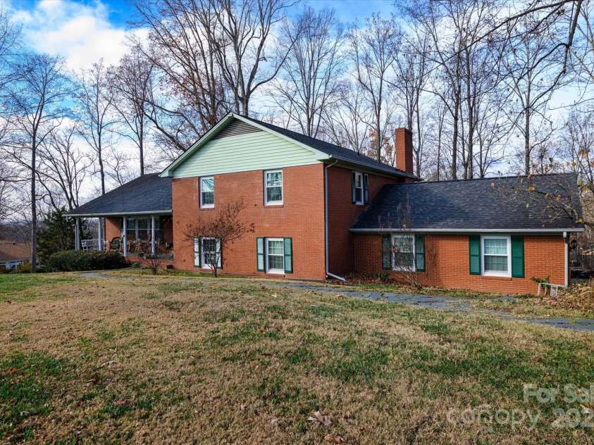 418 Woodcrest Lane, Albemarle, NC 28001.  MLS# CAR4328478, YatesRealty ID 11079. 