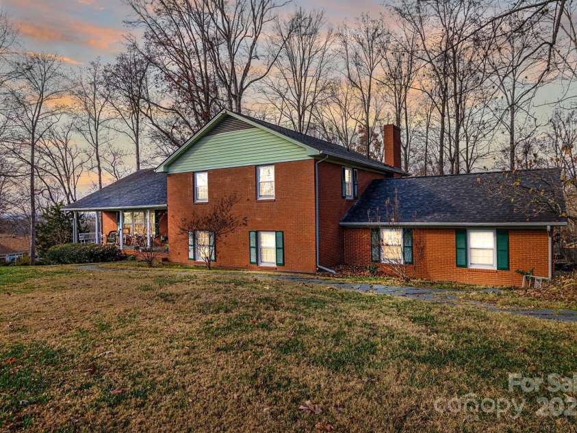 418 Woodcrest Lane, Albemarle, NC 28001.  MLS# CAR4328478, YatesRealty ID 11079. 
