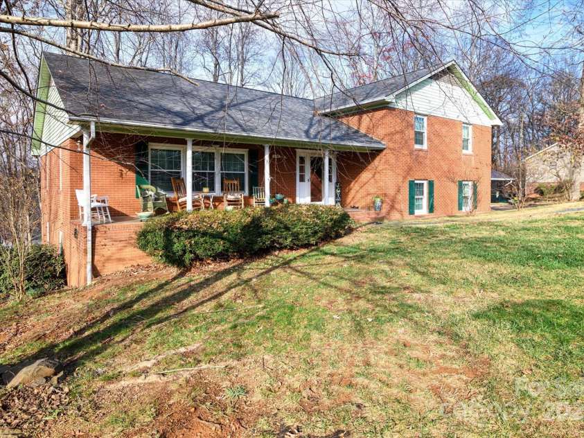 418 Woodcrest Lane, Albemarle, NC 28001.  MLS# CAR4328478, YatesRealty ID 11079. 