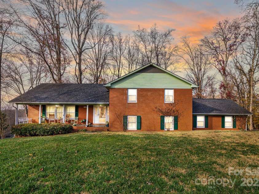 418 Woodcrest Lane, Albemarle, NC 28001.  MLS# CAR4328478, YatesRealty ID 11079. 