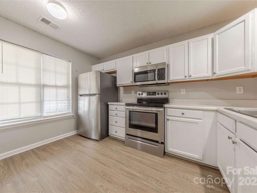 1809 Birch Heights Court, Charlotte, NC 28213.  MLS# CAR4291538, YatesRealty ID 1108. 