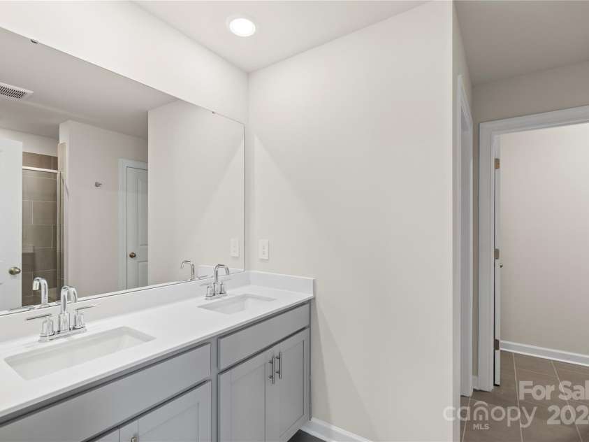 4032 Bufflehead Drive, Charlotte, NC 28269.  MLS# CAR4207401, YatesRealty ID 1108. 