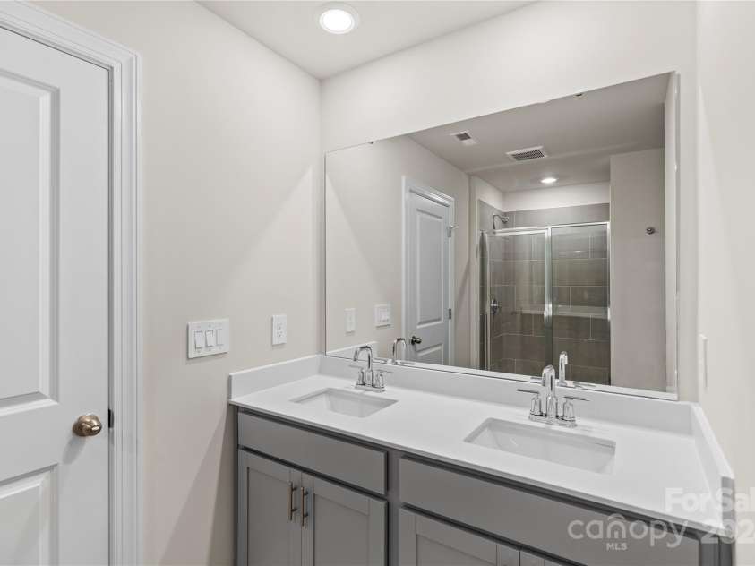 4032 Bufflehead Drive, Charlotte, NC 28269.  MLS# CAR4207401, YatesRealty ID 1108. 