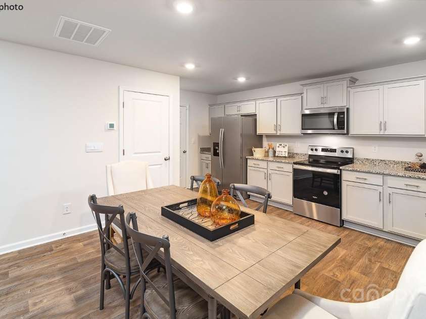 581 Sparkleberry Street, Chester, SC 29706.  MLS# CAR4256215, YatesRealty ID 11080. Breakfast Area