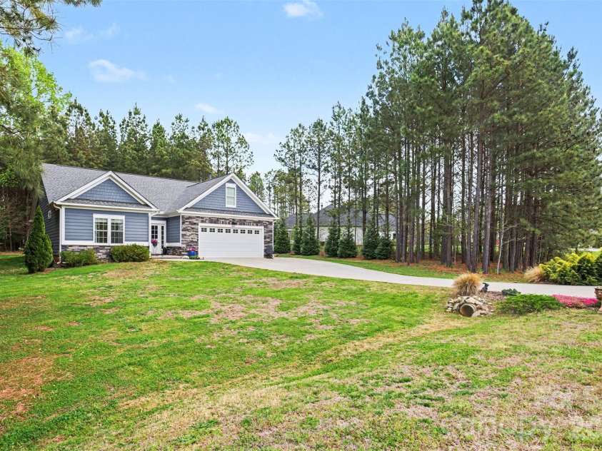 820 Sunset Pointe Drive, Salisbury, NC 28146.  MLS# CAR4363663, YatesRealty ID 11080. 