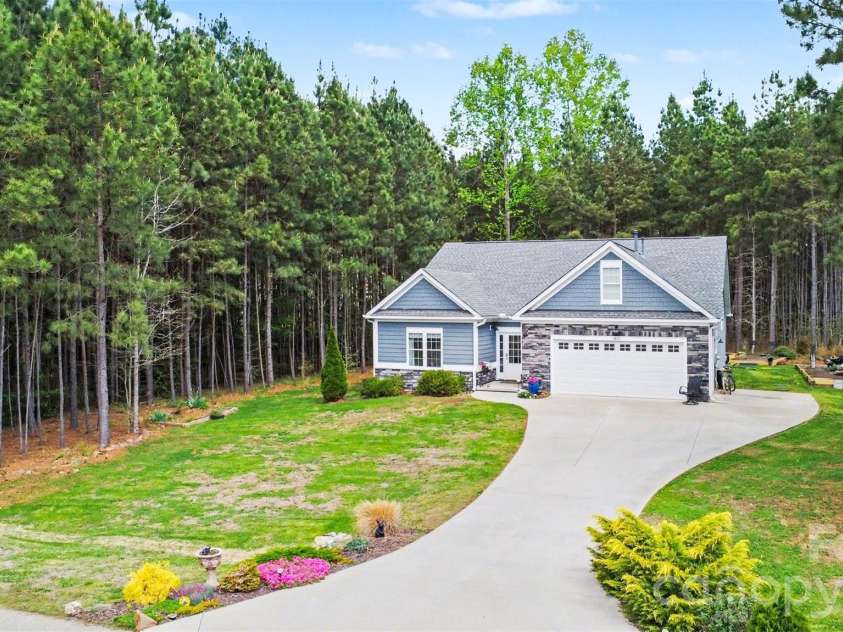 820 Sunset Pointe Drive, Salisbury, NC 28146.  MLS# CAR4363663, YatesRealty ID 11080. 
