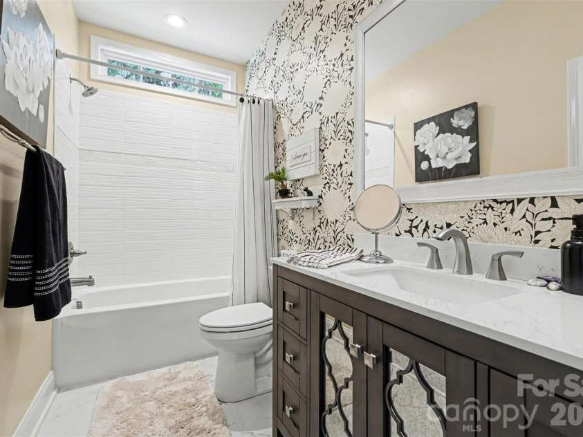 820 Sunset Pointe Drive, Salisbury, NC 28146.  MLS# CAR4363663, YatesRealty ID 11080. Beautiful Second Bath