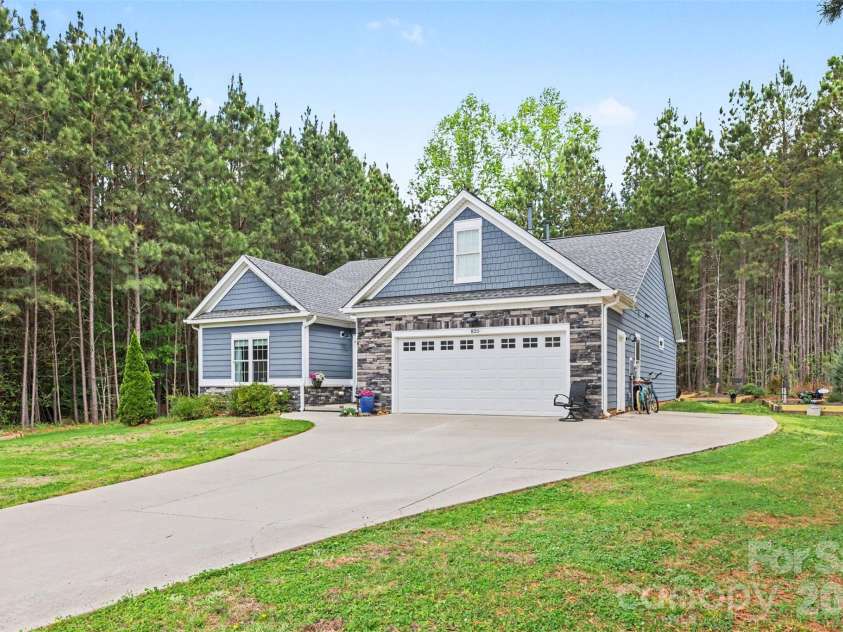 820 Sunset Pointe Drive, Salisbury, NC 28146.  MLS# CAR4363663, YatesRealty ID 11080. Nestled on .6 Acres