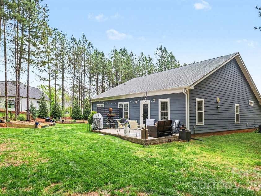 820 Sunset Pointe Drive, Salisbury, NC 28146.  MLS# CAR4363663, YatesRealty ID 11080. Oversized patio for Outdoor Entertaining
