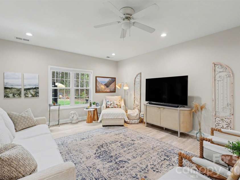 820 Sunset Pointe Drive, Salisbury, NC 28146.  MLS# CAR4363663, YatesRealty ID 11080. This home has so much natural light!