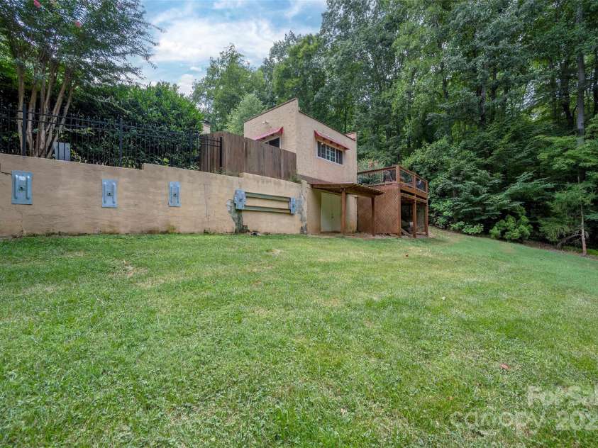 3637 Canterbury Lane, Yadkinville, NC 27055.  MLS# CAR4168229, YatesRealty ID 11081. 