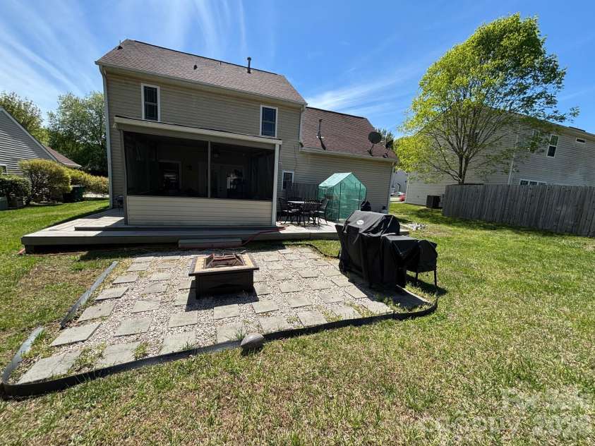 8015 Trotter Road, Charlotte, NC 28216.  MLS# CAR4366192, YatesRealty ID 11083. Back Yard