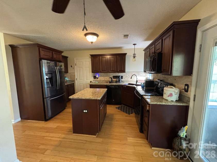 8015 Trotter Road, Charlotte, NC 28216.  MLS# CAR4366192, YatesRealty ID 11083. Kitchen