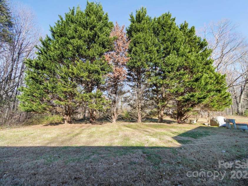 1015 Elizabeth Drive, Dallas, NC 28034.  MLS# CAR4322424, YatesRealty ID 11084. 