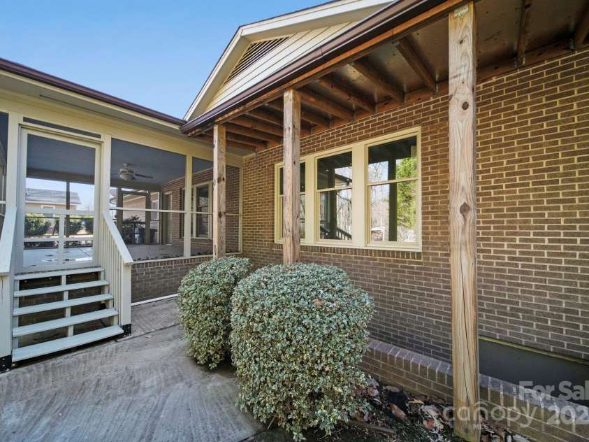 1015 Elizabeth Drive, Dallas, NC 28034.  MLS# CAR4322424, YatesRealty ID 11084. 