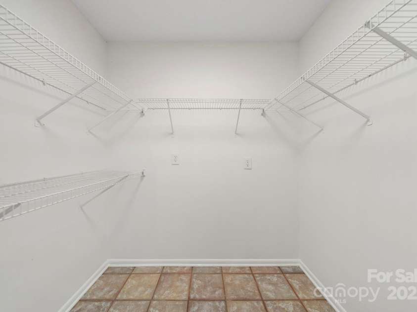 1015 Elizabeth Drive, Dallas, NC 28034.  MLS# CAR4322424, YatesRealty ID 11084. 