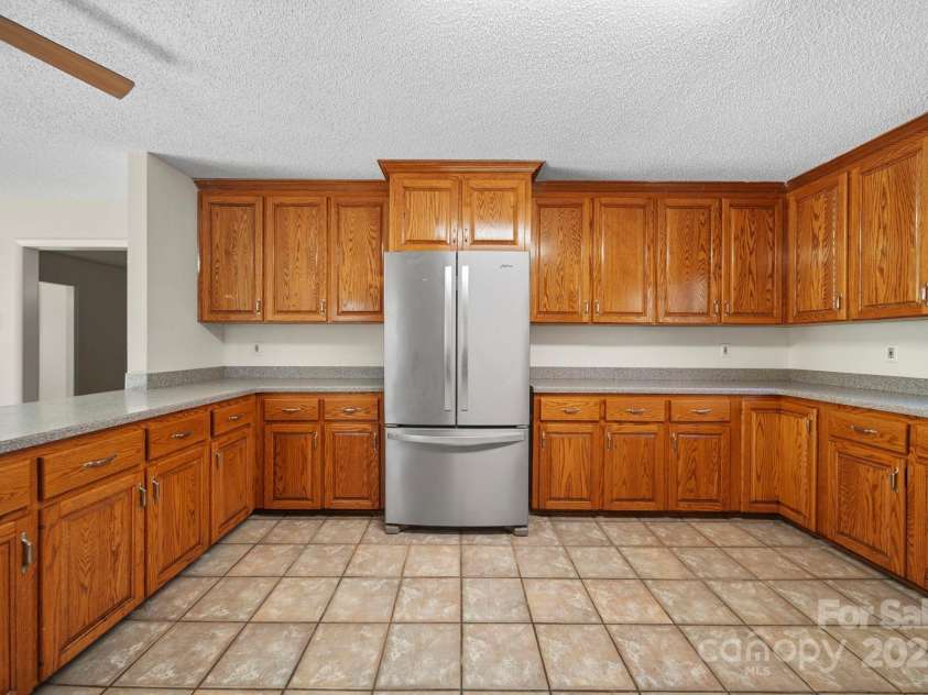 1015 Elizabeth Drive, Dallas, NC 28034.  MLS# CAR4322424, YatesRealty ID 11084. 