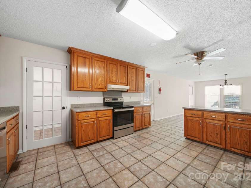 1015 Elizabeth Drive, Dallas, NC 28034.  MLS# CAR4322424, YatesRealty ID 11084. 