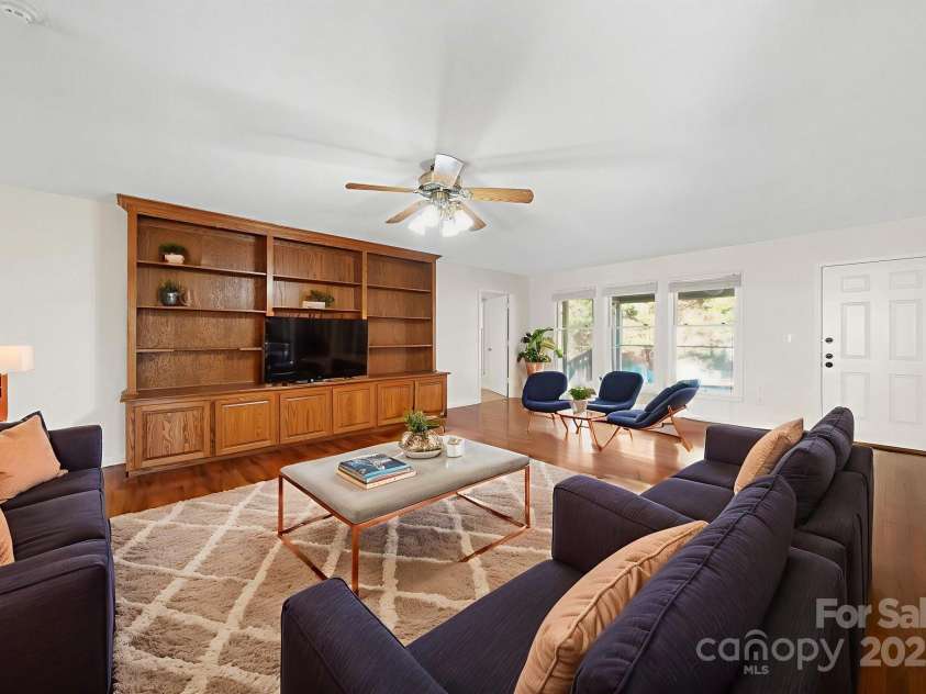 1015 Elizabeth Drive, Dallas, NC 28034.  MLS# CAR4322424, YatesRealty ID 11084. 