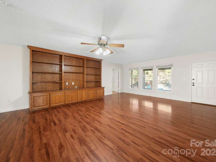 1015 Elizabeth Drive, Dallas, NC 28034.  MLS# CAR4322424, YatesRealty ID 11084. 