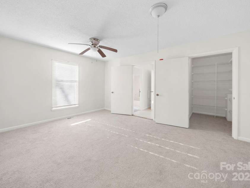 1015 Elizabeth Drive, Dallas, NC 28034.  MLS# CAR4322424, YatesRealty ID 11084. 