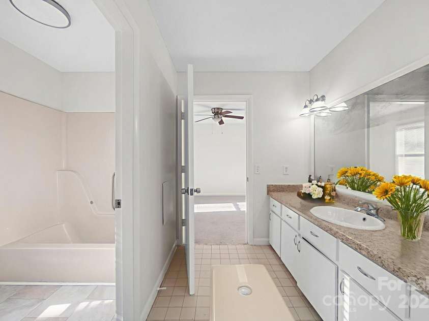 1015 Elizabeth Drive, Dallas, NC 28034.  MLS# CAR4322424, YatesRealty ID 11084. 