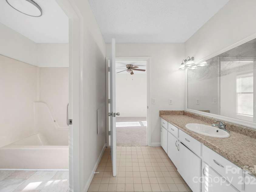 1015 Elizabeth Drive, Dallas, NC 28034.  MLS# CAR4322424, YatesRealty ID 11084. 