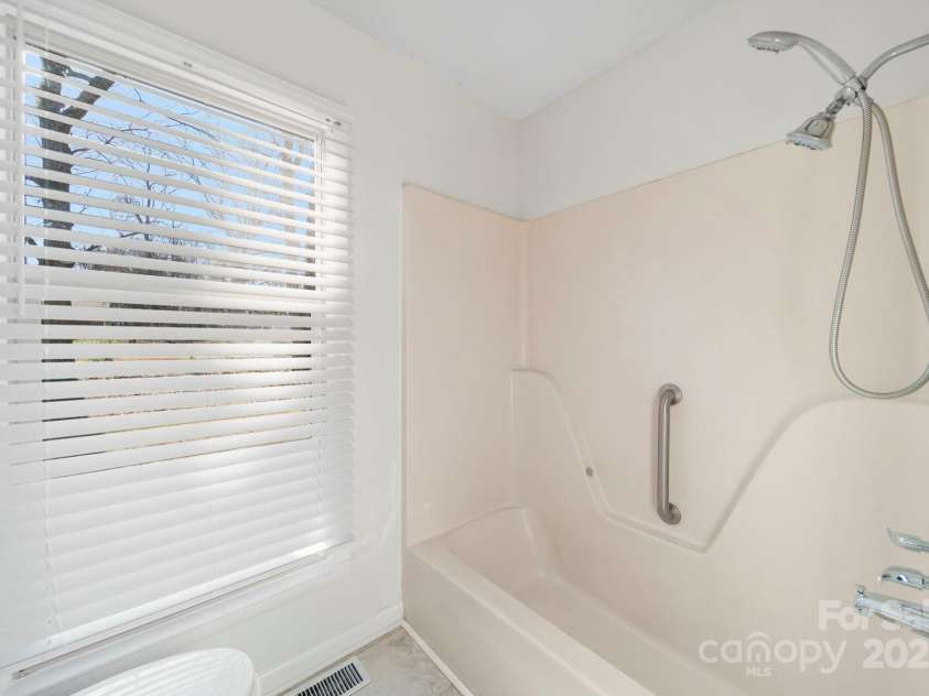 1015 Elizabeth Drive, Dallas, NC 28034.  MLS# CAR4322424, YatesRealty ID 11084. 