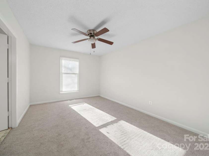 1015 Elizabeth Drive, Dallas, NC 28034.  MLS# CAR4322424, YatesRealty ID 11084. 