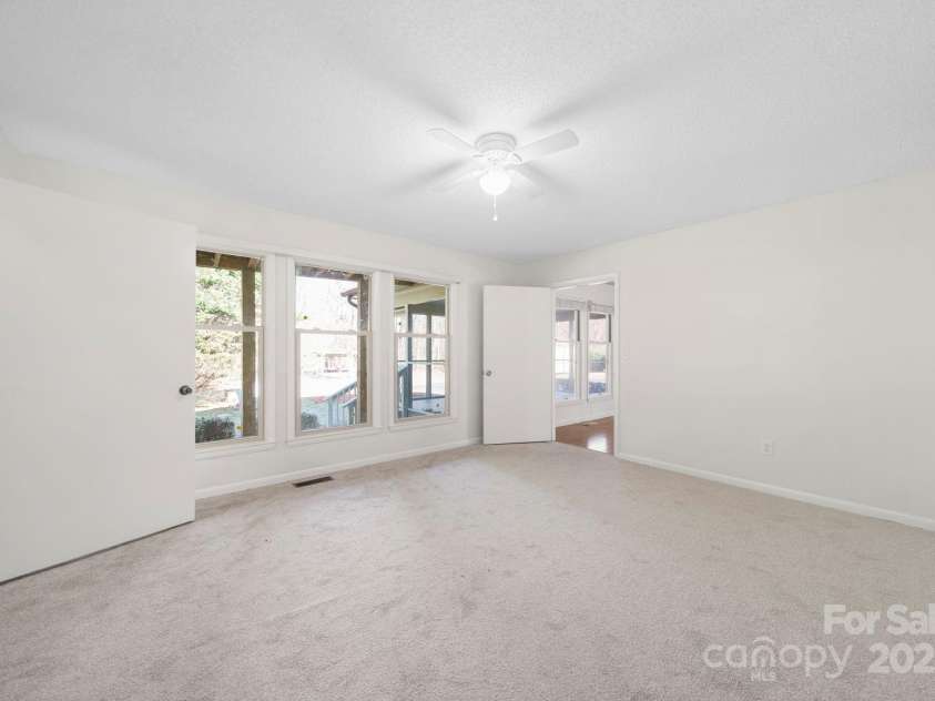 1015 Elizabeth Drive, Dallas, NC 28034.  MLS# CAR4322424, YatesRealty ID 11084. 