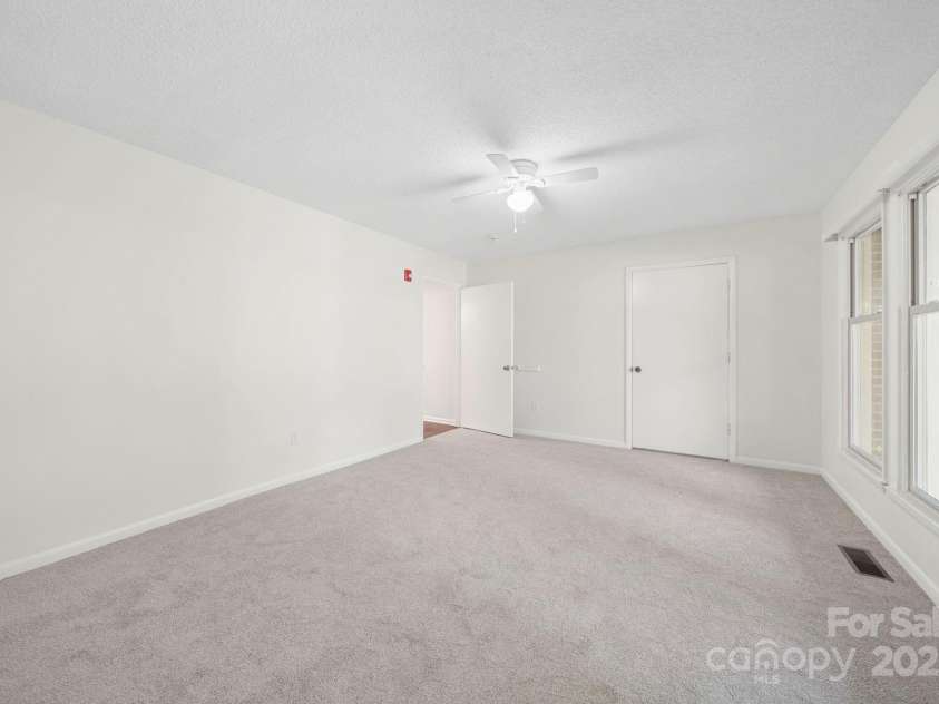1015 Elizabeth Drive, Dallas, NC 28034.  MLS# CAR4322424, YatesRealty ID 11084. 