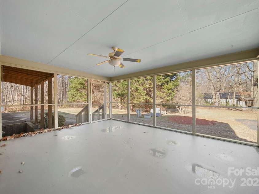1015 Elizabeth Drive, Dallas, NC 28034.  MLS# CAR4322424, YatesRealty ID 11084. 