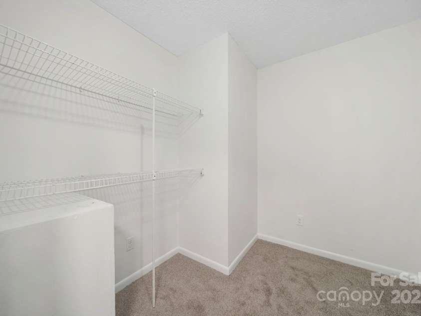 1015 Elizabeth Drive, Dallas, NC 28034.  MLS# CAR4322424, YatesRealty ID 11084. 