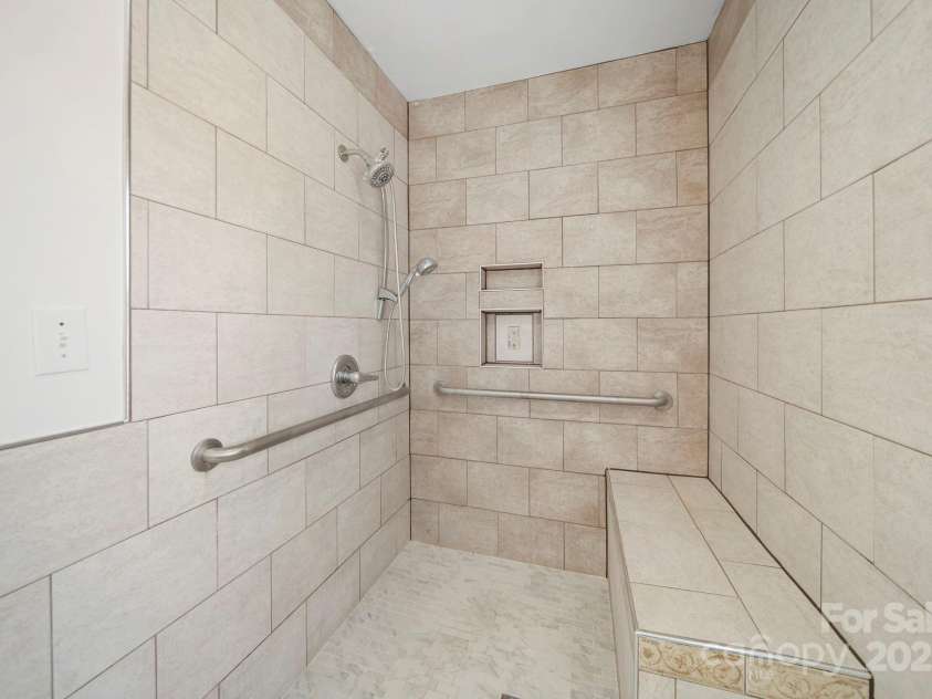 1015 Elizabeth Drive, Dallas, NC 28034.  MLS# CAR4322424, YatesRealty ID 11084. 