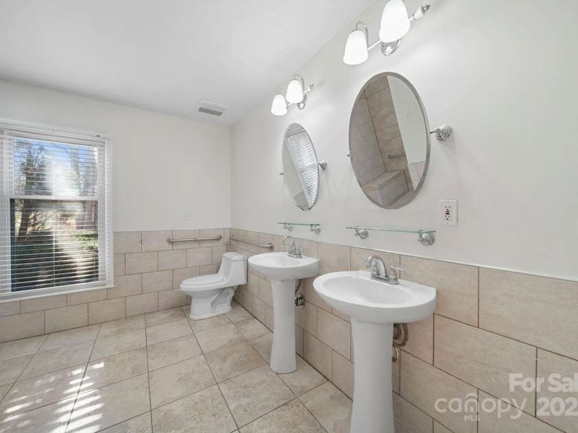 1015 Elizabeth Drive, Dallas, NC 28034.  MLS# CAR4322424, YatesRealty ID 11084. 