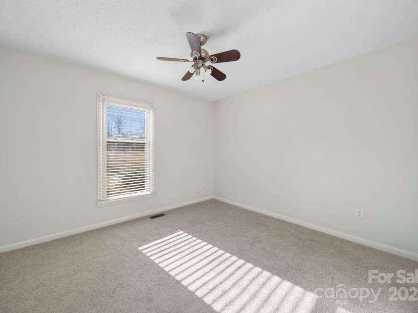 1015 Elizabeth Drive, Dallas, NC 28034.  MLS# CAR4322424, YatesRealty ID 11084. 
