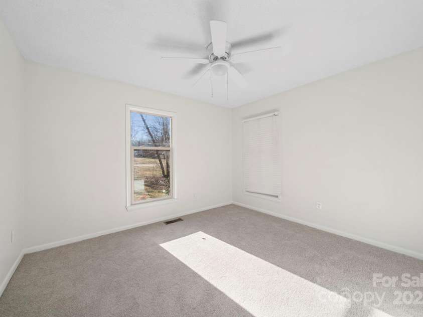 1015 Elizabeth Drive, Dallas, NC 28034.  MLS# CAR4322424, YatesRealty ID 11084. 