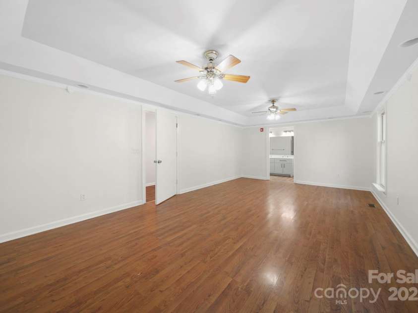 1015 Elizabeth Drive, Dallas, NC 28034.  MLS# CAR4322424, YatesRealty ID 11084. 