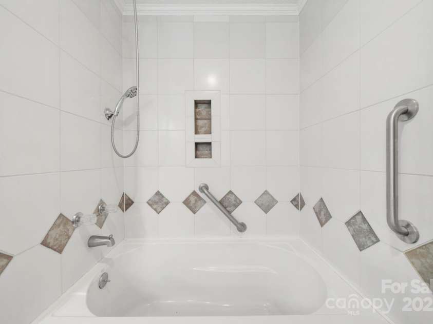 1015 Elizabeth Drive, Dallas, NC 28034.  MLS# CAR4322424, YatesRealty ID 11084. 