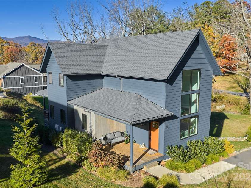 110 Timberview Drive, Swannanoa, NC 28778.  MLS# CAR4304765, YatesRealty ID 11084. 