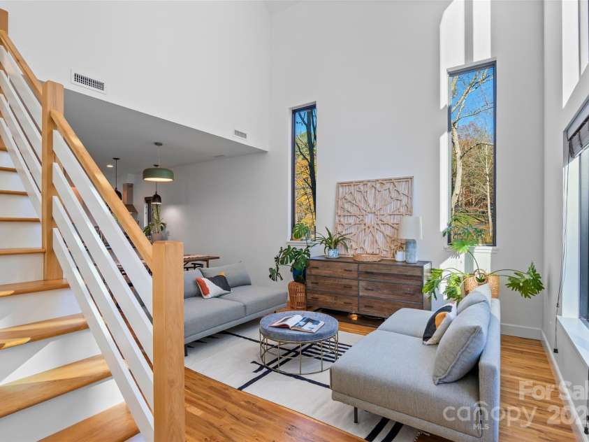 110 Timberview Drive, Swannanoa, NC 28778.  MLS# CAR4304765, YatesRealty ID 11084. 