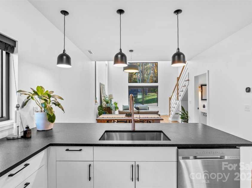 110 Timberview Drive, Swannanoa, NC 28778.  MLS# CAR4304765, YatesRealty ID 11084. 